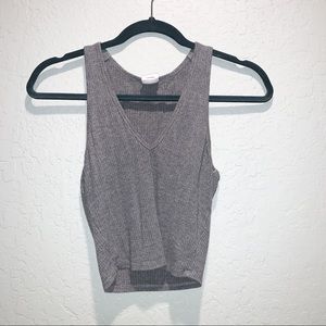 Cute V-neck (little crop) tank top 🤍🖤🤍
